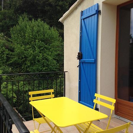 B&B Les Volets Bleus Venelles Exterior foto